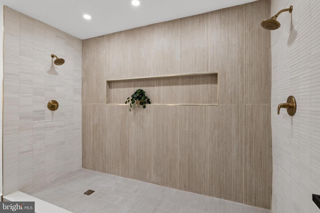 64 CHIPPENHAM DR, Voorhees, NJ 08043