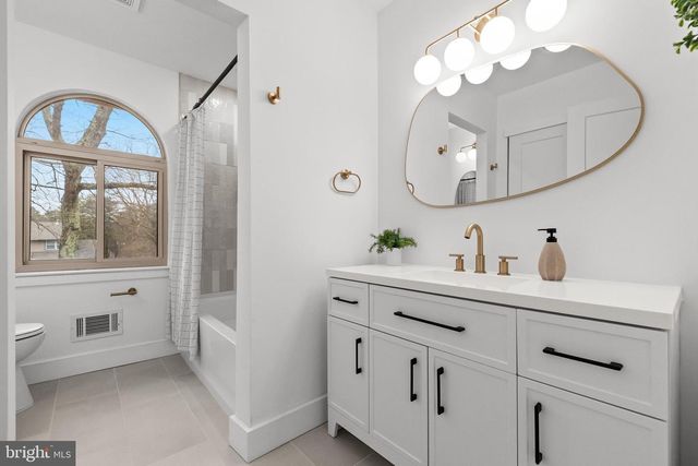 64 CHIPPENHAM DR, Voorhees, NJ 08043