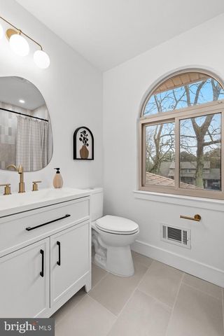 64 CHIPPENHAM DR, Voorhees, NJ 08043