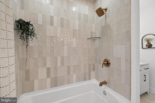 64 CHIPPENHAM DR, Voorhees, NJ 08043