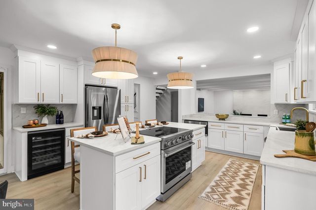 64 CHIPPENHAM DR, Voorhees, NJ 08043