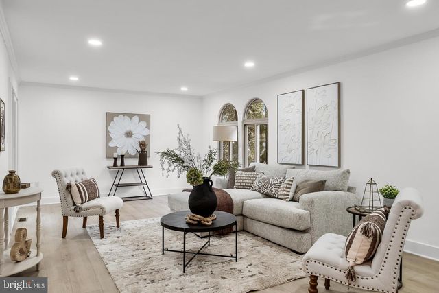 64 CHIPPENHAM DR, Voorhees, NJ 08043