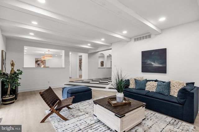 64 CHIPPENHAM DR, Voorhees, NJ 08043