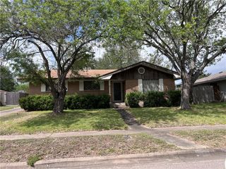 5825 San Saba Dr, Corpus Christi, TX 78407