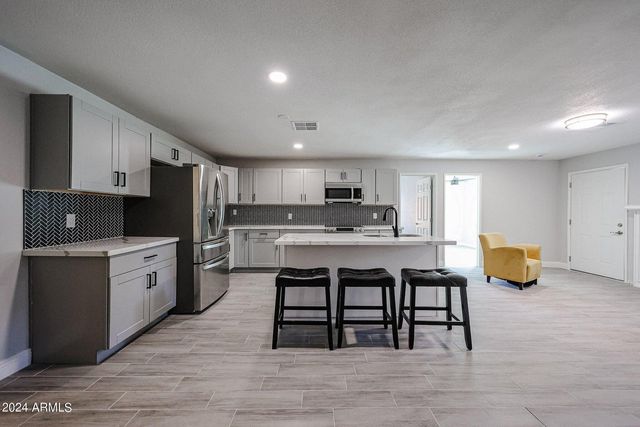 11207 S Iroquois Drive, Phoenix, AZ 85044