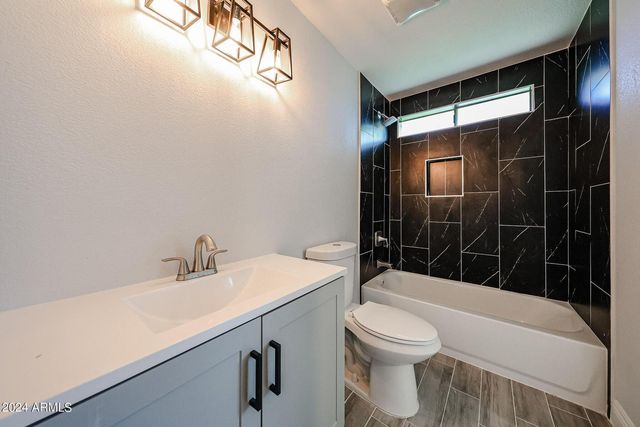 11207 S Iroquois Drive, Phoenix, AZ 85044