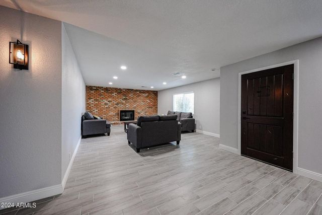 11207 S Iroquois Drive, Phoenix, AZ 85044