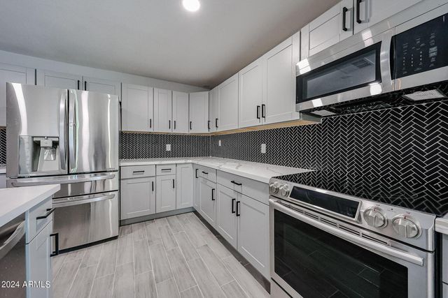 11207 S Iroquois Drive, Phoenix, AZ 85044