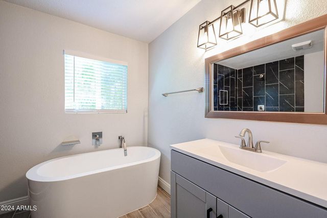 11207 S Iroquois Drive, Phoenix, AZ 85044