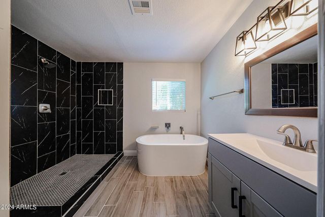 11207 S Iroquois Drive, Phoenix, AZ 85044