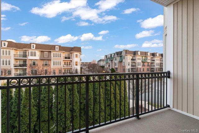 365 Trotting Lane, Westbury, NY 11590