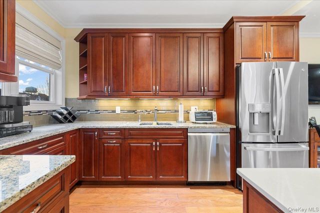 365 Trotting Lane, Westbury, NY 11590