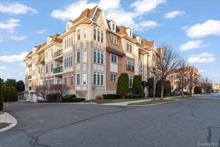 365 Trotting Lane, Westbury, NY 11590