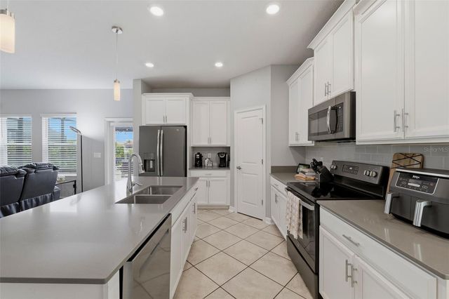 1099 TRAPPERS TRAIL LOOP, Davenport, FL 33896