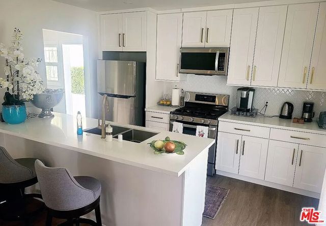 4770 Edgewood, Los Angeles, CA 90019