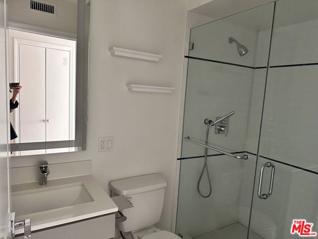 4770 Edgewood, Los Angeles, CA 90019