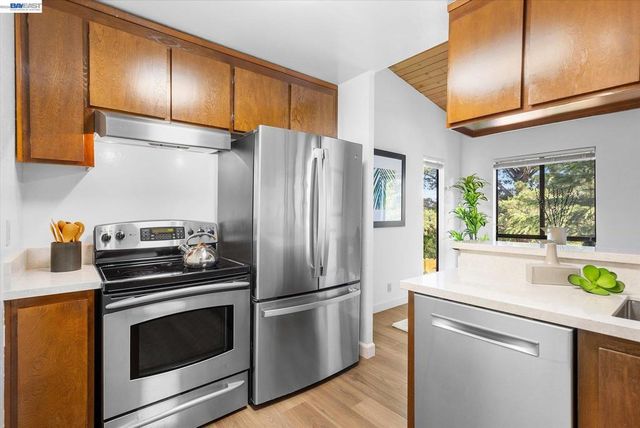19100 Crest Ave 66, Castro Valley, CA 94546