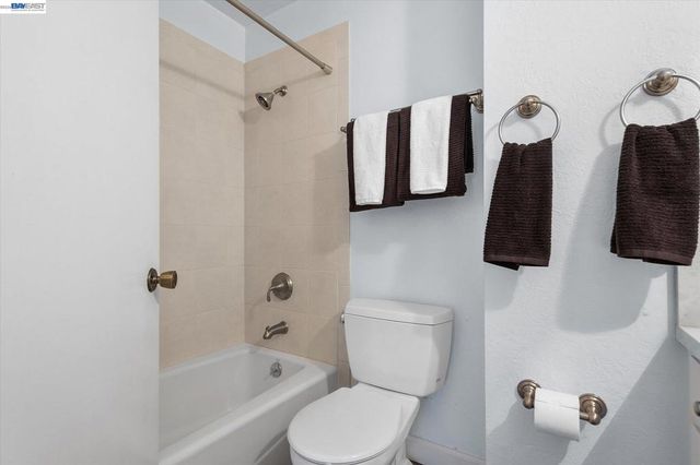 19100 Crest Ave 66, Castro Valley, CA 94546