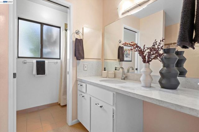 19100 Crest Ave 66, Castro Valley, CA 94546