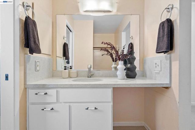 19100 Crest Ave 66, Castro Valley, CA 94546