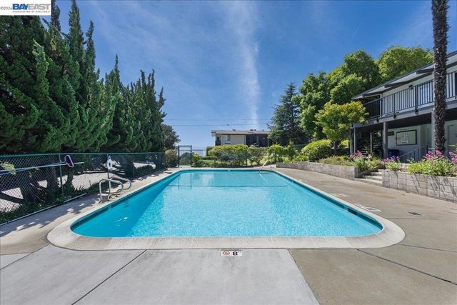 19100 Crest Ave 66, Castro Valley, CA 94546