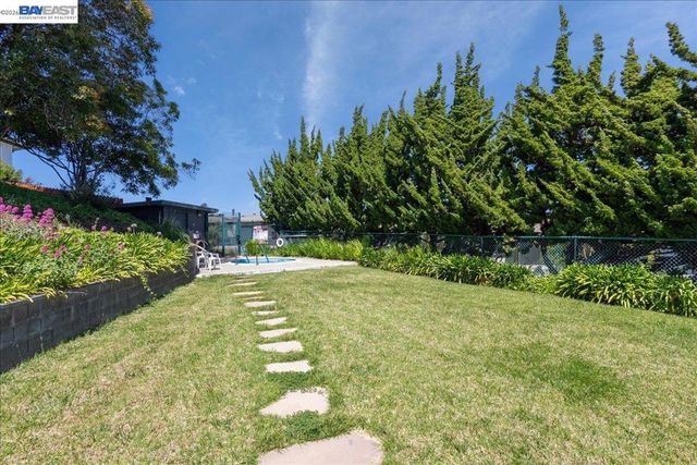 19100 Crest Ave 66, Castro Valley, CA 94546