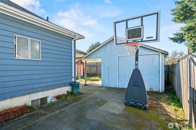 6222 S Warner Street, Tacoma, WA 98409