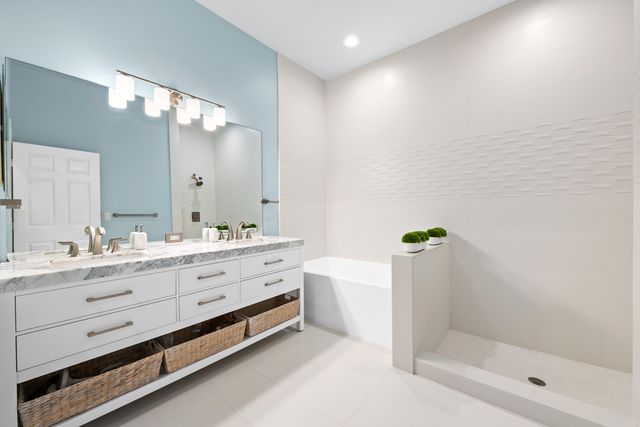 7825 Aberdeen Lakes Drive, Boynton Beach, FL 33472