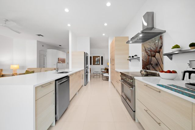 7825 Aberdeen Lakes Drive, Boynton Beach, FL 33472