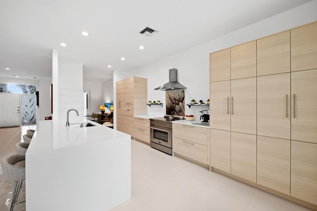 7825 Aberdeen Lakes Drive, Boynton Beach, FL 33472