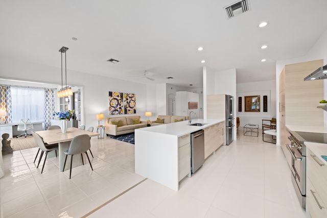 7825 Aberdeen Lakes Drive, Boynton Beach, FL 33472