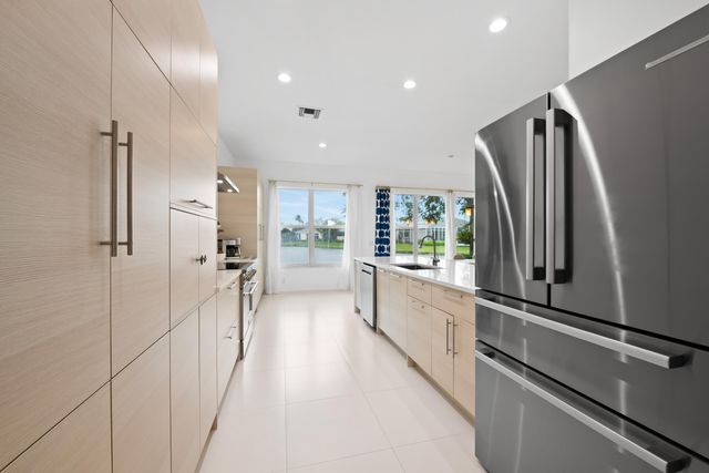 7825 Aberdeen Lakes Drive, Boynton Beach, FL 33472