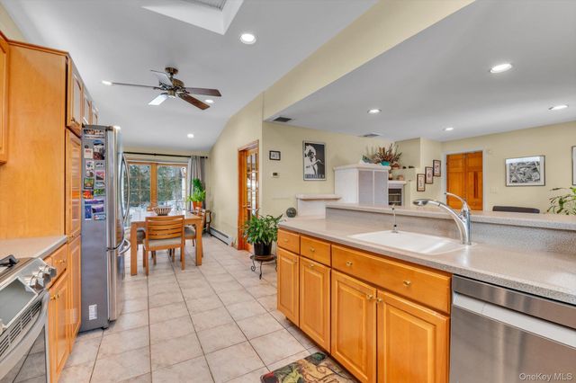 39 Hillturn Lane, Roslyn Heights, NY 11577