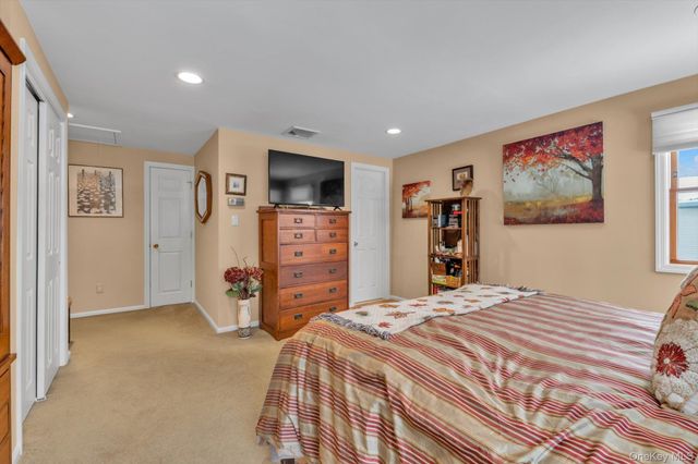 39 Hillturn Lane, Roslyn Heights, NY 11577