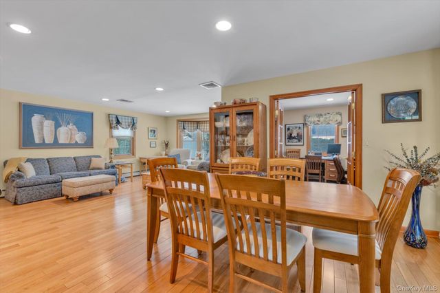 39 Hillturn Lane, Roslyn Heights, NY 11577