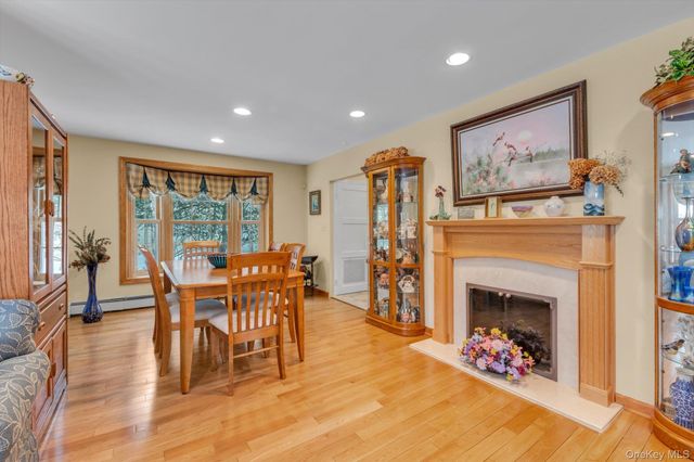 39 Hillturn Lane, Roslyn Heights, NY 11577