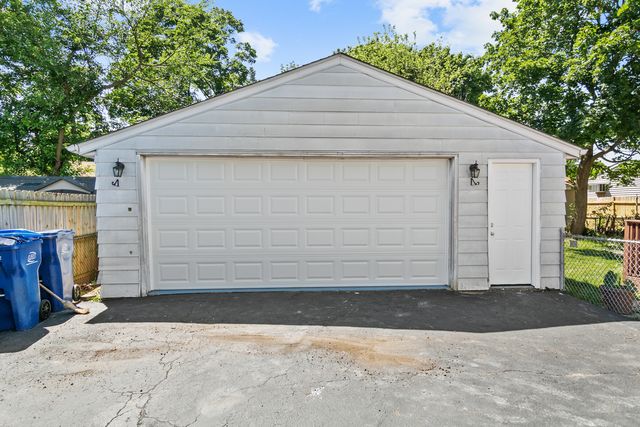 2110 Delaware Road, Waukegan, IL 60087