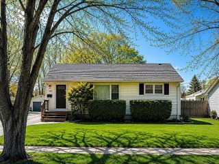 2110 Delaware Road, Waukegan, IL 60087