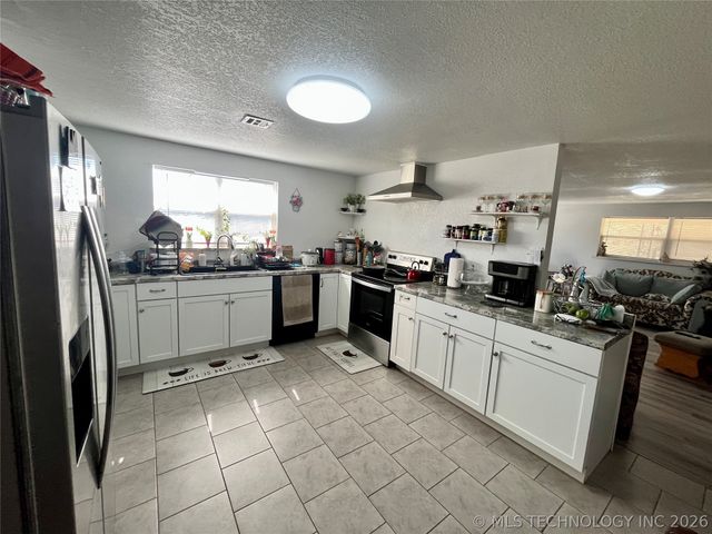 9248 S 40th Street W, Oktaha, OK 74450