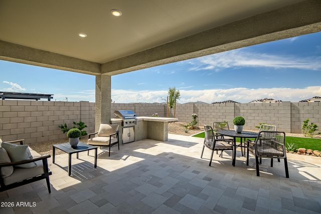 2916 E VILLA Avenue, San Tan Valley, AZ 85143