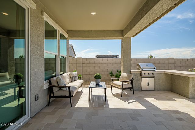 2916 E VILLA Avenue, San Tan Valley, AZ 85143