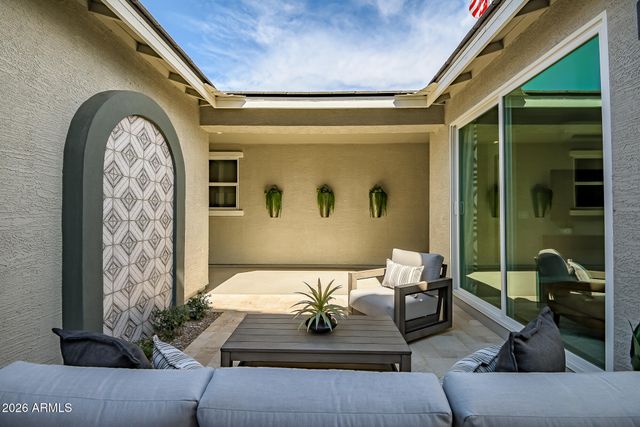 2916 E VILLA Avenue, San Tan Valley, AZ 85143