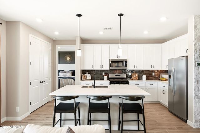 2916 E VILLA Avenue, San Tan Valley, AZ 85143