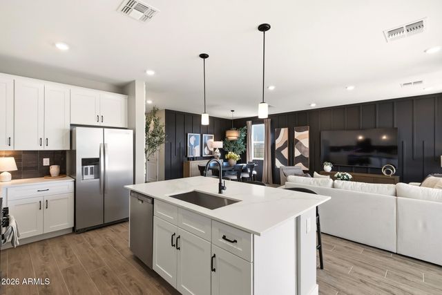 2916 E VILLA Avenue, San Tan Valley, AZ 85143