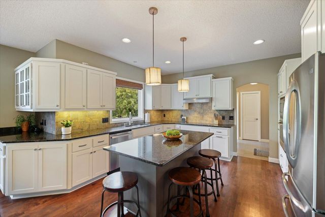 10520 Pinnacle Way, Woodbury, MN 55129