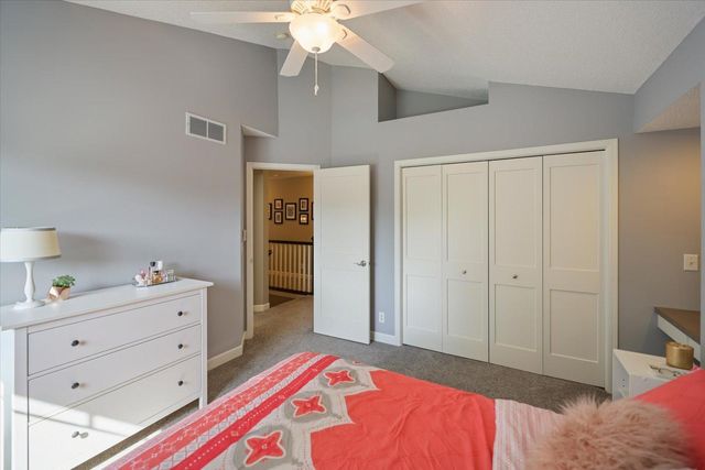 10520 Pinnacle Way, Woodbury, MN 55129