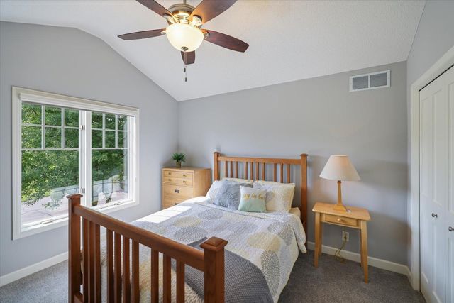 10520 Pinnacle Way, Woodbury, MN 55129