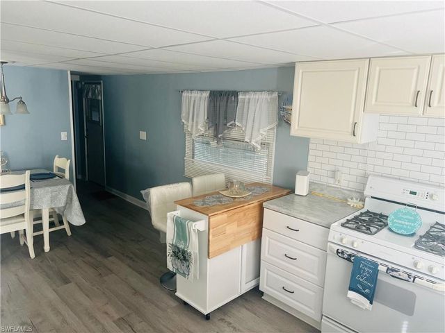 471 Palm DR # 310, Naples, FL 34114