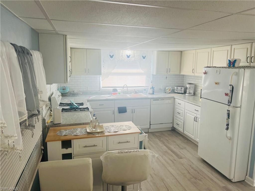 471 Palm DR 310, NAPLES, FL 34114 — photo 3