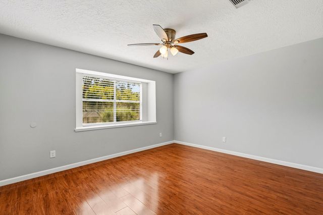 5815 Red River Drive, Dickinson, TX 77539